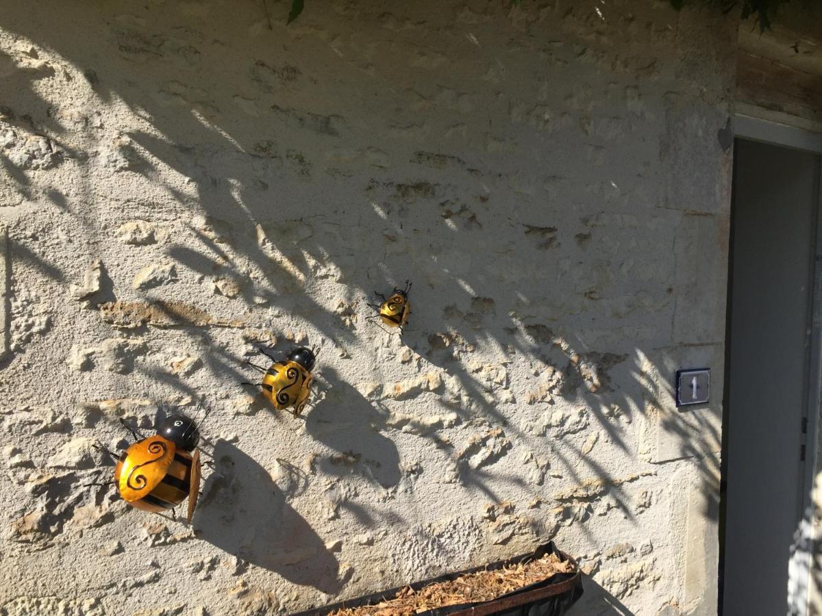 Le Gite Au Coin Des Abeilles La Caillère Exteriör bild